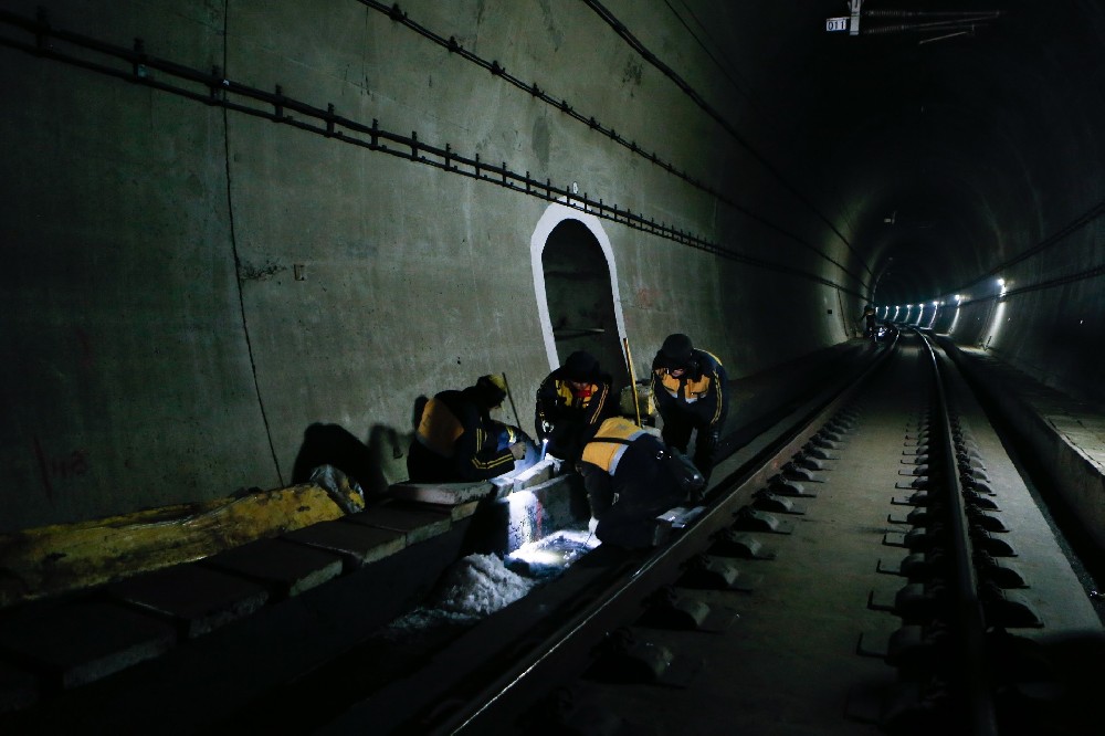 新乡铁路运营隧道病害现状